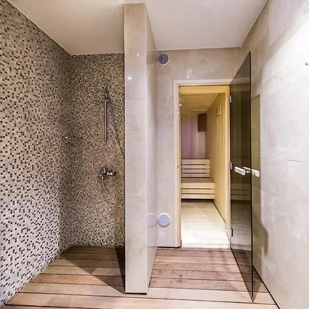 Carmencita B14 With Pool & Gym Лимасол