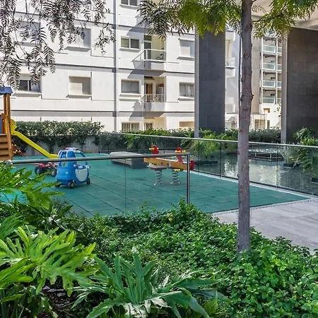 Carmencita B14 With Pool & Gym Апартаменты *